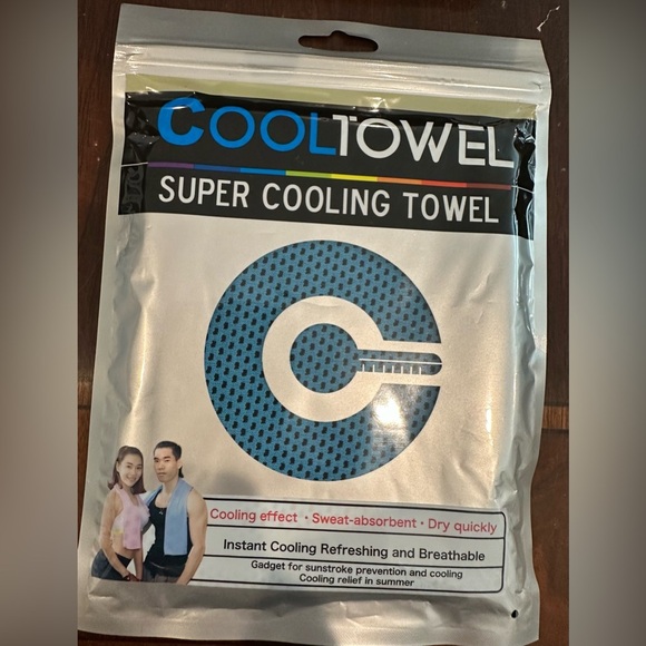 COOLTOWEL Super Cooling Towel NEW The fabric makes your skin air conditioned - Picture 1 of 4